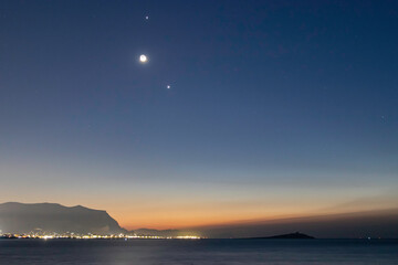 十年的吉利自由舰还能跑1000公里的长途吗